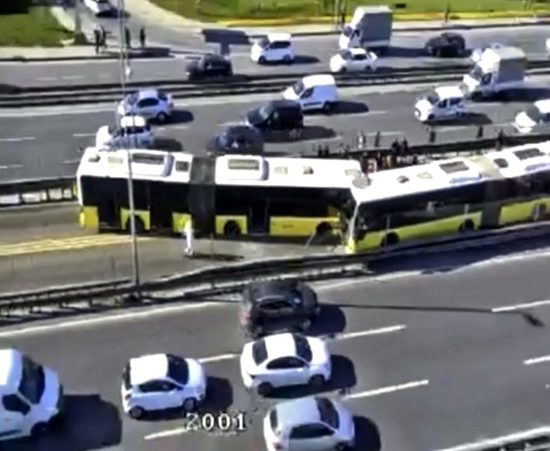 ​​​​​​​تفاصيل حادث المتروبوس المروع..وبيان مهم من بلدية إسطنبول