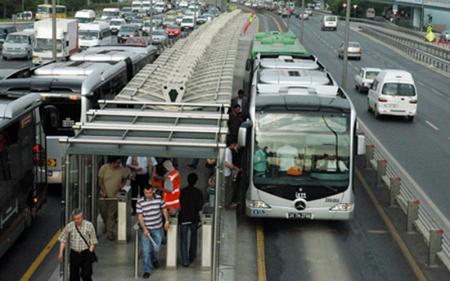 بلدية إسطنبول تعلن زيادة في رحلات وسائل النقل الاثنين