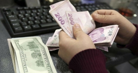 العملة التركية تكسر حاجز الـ 7 ليرات للدولار الواحد