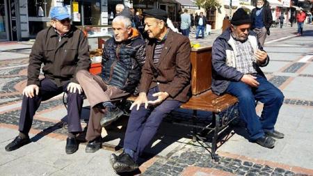 تعميم من الداخلية التركية بشأن المسنين والشباب والأطفال