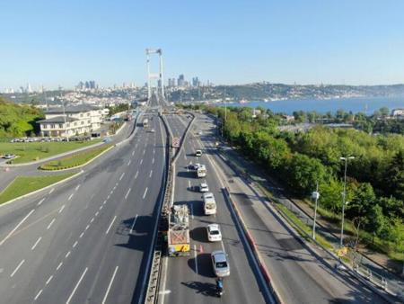  شرطة المرور في مدينة إسطنبول تنشئ نقطة أمنية لفحص المركبات