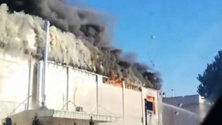 اخماد حريق هائل في مصنع للستائر غرب تركيا