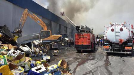 حريق هائل في مصنع تعبئة الحمضيات في مرسين