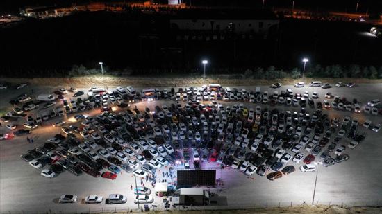 بلدية نوشهير التركية ترفه عن مواطنيها بـ"سينما للسيارات"