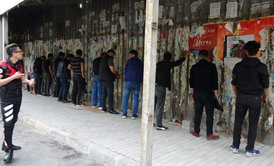 غرامات مالية على مخالفي حظر التجوال في إسطنبول