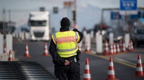 دعوات فرنسية ألمانية لفتح الحدود الأوروبية سريعاً
