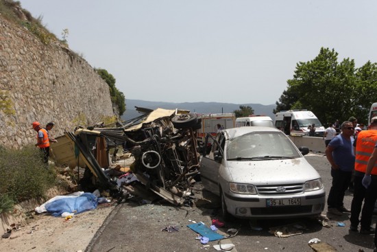 حوادث الطرق تحصد أرواح 14 شخصًا خلال العيد بتركيا