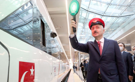تركيا تبدأ خدمة القطارات السريعة وفق قواعد وإجراءات جديدة