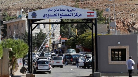 لبنان يفتح الحدود البرية مع سوريا بشكل مؤقت