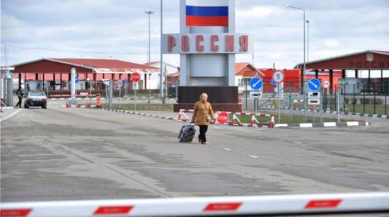 بوتين يوقع قانوناً ينظم آلية جديدة لدخول الأجانب إلى روسيا