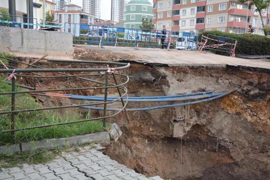 انهيارات أرضية كبيرة غرب تركيا بعد أمطار غزيرة
