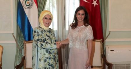 زوجة رئيس باراغواي تطلب المساعدة من أمينة أردوغان