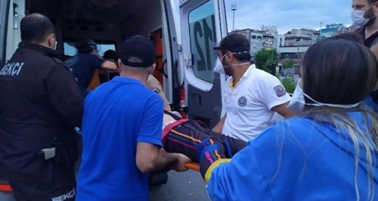 اصابة خطيرة لرجل سقط من علو ثلاثة طوابق وسط إسطنبول