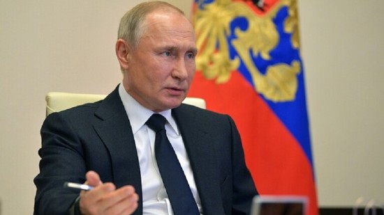 الرئيس الروسي يكشف لأول مرة عن مكتبه "السرّي"
