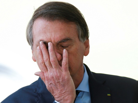 موجة من الغضب يثيرها رئيس البرازيل بولسونارو بسبب سوء إدارته لأزمة كورونا 