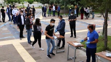 بدء حظر التجول في تركيا بالتزامن مع انطلاق امتحانات LGS