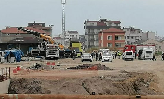 مصرع عامل إثر سقوط كمية حديد تسليح عليه أثناء عمله غرب تركيا