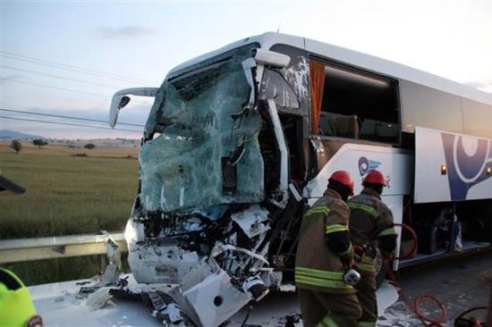 مصرع سائقين في حادث تصادم مروع في أوشاك غربي تركيا