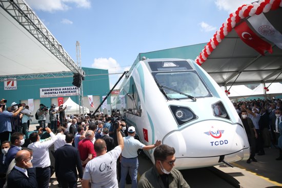 تركيا تختبر أول قطار كهربائي محلي الصنع