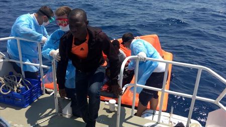 خفر السواحل التركي ينقذ 26 طالب لجوء أعادتهم اليونان