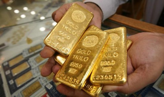 سعر أونصة الذهب يتخطى 1800 دولار للمرة الأولى منذ 2011