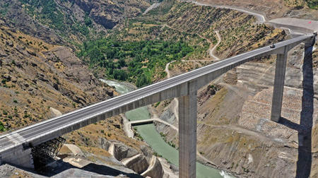افتتاح أعلى جسر في تركيا السبت بمشاركة أردوغان