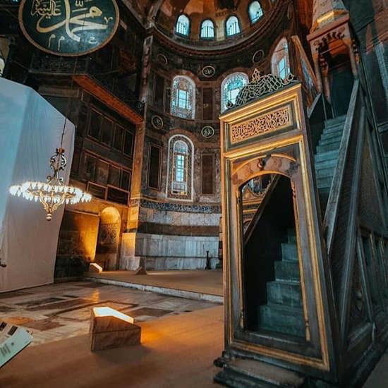 ما مصير اللوحات الجدارية والفسيفساء المسيحية في مسجد آيا صوفيا؟
