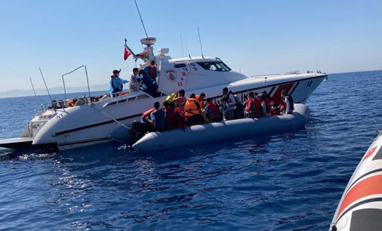 إنقاذ44 مهاجر غير نظامي قبالة سواحل إزمير غربي تركيا