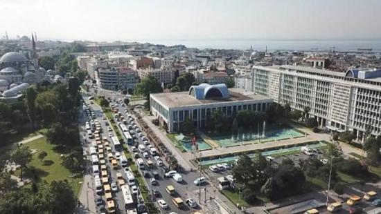 احتجاجات لسائقي الحافلات الصغيرة  "الدلمش" أمام بلدية اسطنبول