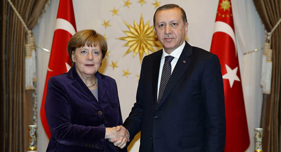 أردوغان وميركل يبحثان التطورات الأخيرة في ليبيا وسوريا