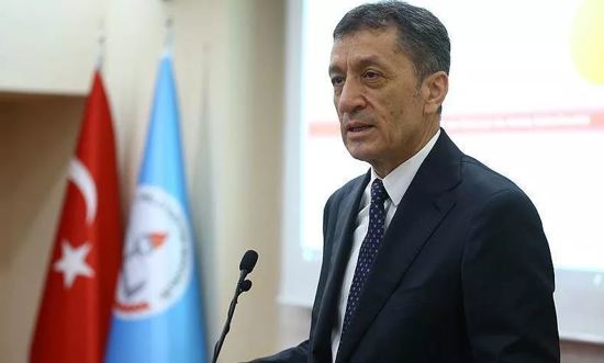 وزير التعليم التركي يقدم 4 سيناريوهات حول فتح المدارس