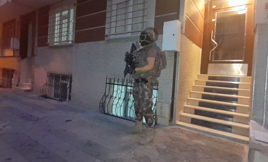 عملية أمنية واسعة ضد عصابات "احتيال عبر الانترنت" في إسطنبول