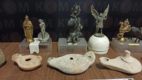 ضبط 2000 قطعة من "التحف التاريخية" المهربة غربي تركيا