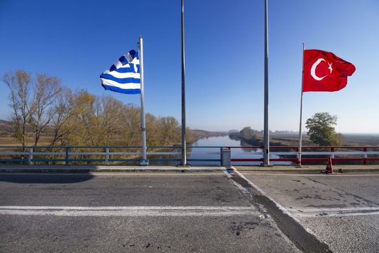 اليونان تعلن استعدادها للحوار مع تركيا