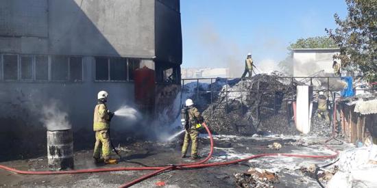 حريق كبير في مصنع للمطاط بمدينة إسطنبول