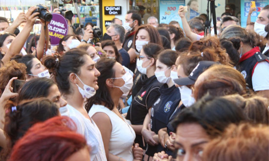 مسؤولون: تركيا تدرس الانسحاب من اتفاقية لحماية النساء من العنف