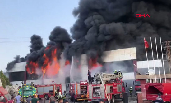 حريق ضخم في مصنع أثاث في مانيسا