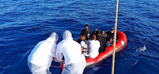 خفر السواحل التركي ينقذ 9 من طالبي اللجوء أعادتهم اليونان