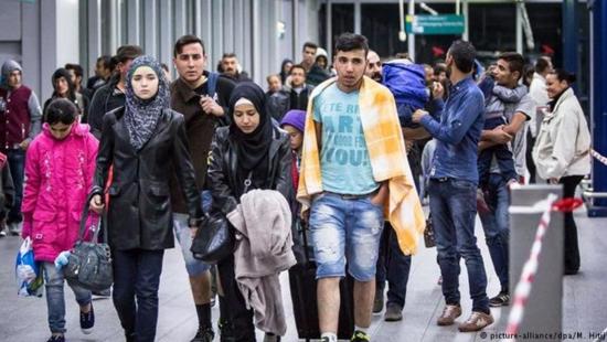 ألمانيا "تتنصل" من تعهداتها تجاه لم شمل عائلات السوريين
