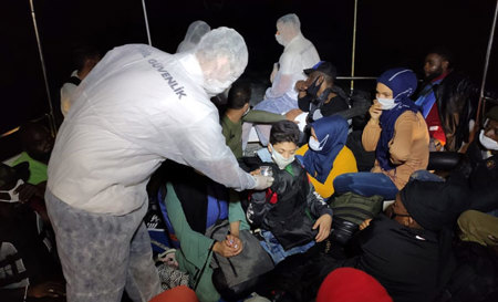 إنقاذ 21 مهاجرا غير شرعي قبالة سواحل بودروم