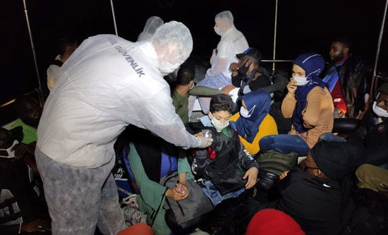 إنقاذ 21 مهاجرا غير شرعي قبالة سواحل بودروم