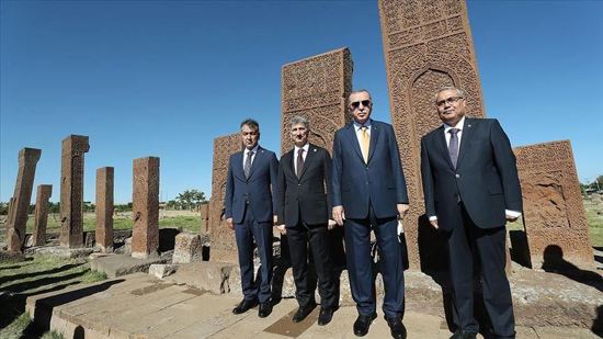 أردوغان يزور المقبرة السلجوقية في ذكرى انتصارهم على البيزنطيين