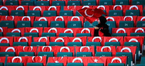 تركيا تحصر أعداد المشجعين في مباريات كرة القدم