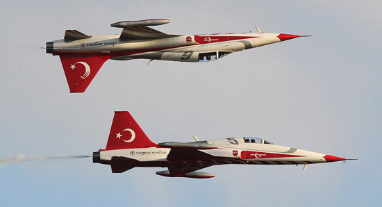 سلاح الجو التركي يتصدى لمقاتلات يونانية من طراز إف 16
