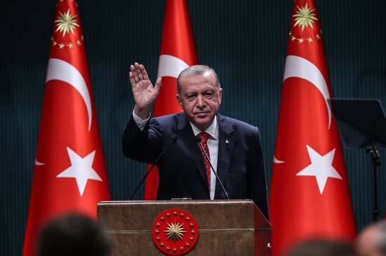 أردوغان: قد يتم إعادة فرض قيود أخرى لمكافحة الفيروس