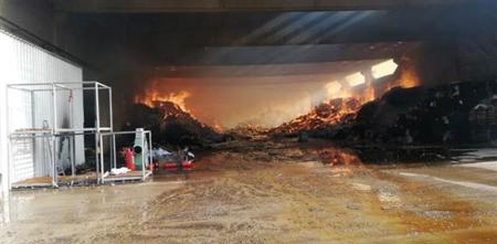حريق ضخم في مصنع للنسيج في كهرمان مرعش