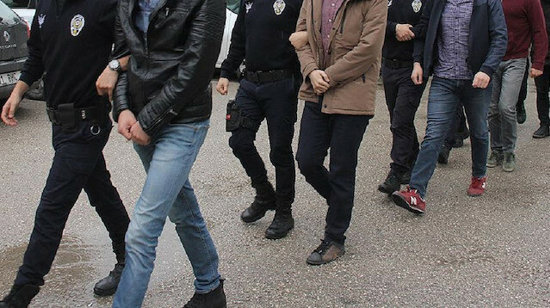 الأمن التركي يعتقل 22 شخصًا من مهربي اللاجئين في إسطنبول
