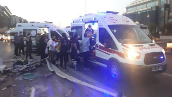 عاجل/ إصابات بانقلاب حافلة ميتروبوس في إسطنبول