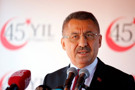 نائب الرئيس التركي يدين استهداف موظفي الهلال الأحمر