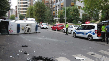 عاجل: تحطم سيارة إسعاف في إسطنبول
